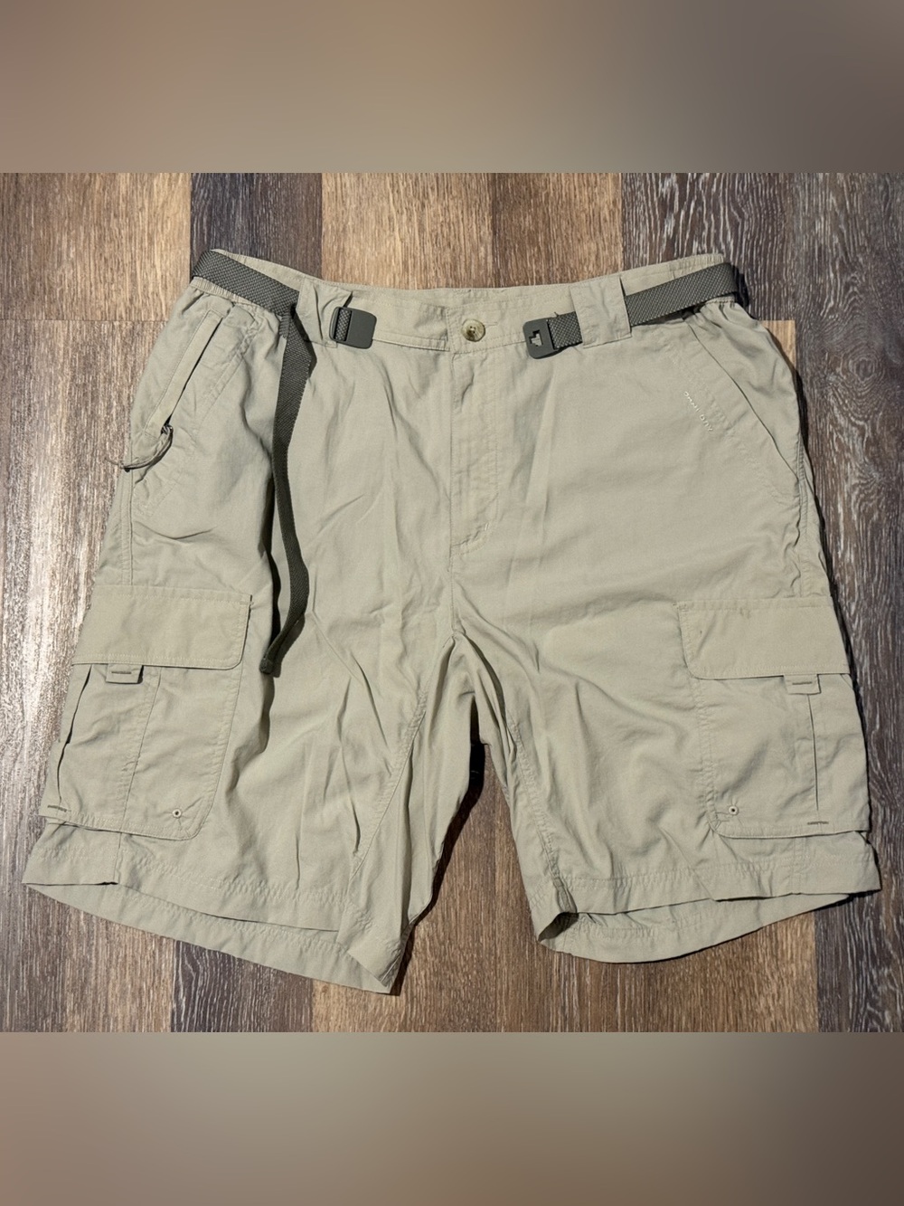 Columbia Men's Cream Cargo Shorts with Belt